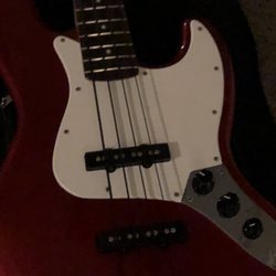 Gilliam Music - Squier Jazz bass professionally set up and restrung.