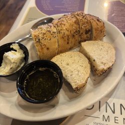 Table bread and butter / dipping oil
