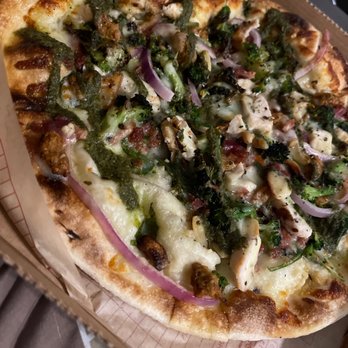 MOD Pizza - Wth???? This ain't my pizza!!! Where's the pepperoni? Broccoli??? I hate broccoli!! - Fast Food Near Me - Houston, Texas