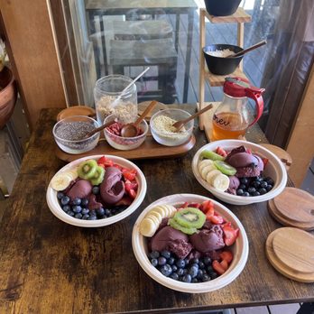 Waffle and Berry - Açai Bowl at the topping bar - Waffles Near Me - Honolulu, Hawaii