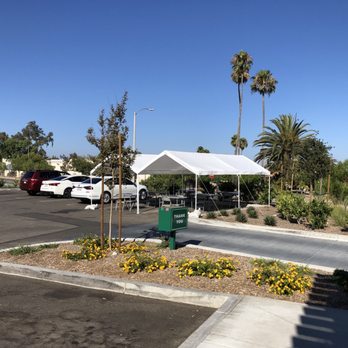 Farmer Boys - Out side seating - Burgers Near Me - Thousand Oaks, California Farmer Boys - Out side seating - Burgers Near Me - Thousand Oaks, California