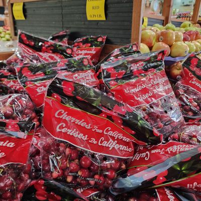 Red Tomatoes Farmers Market by null
