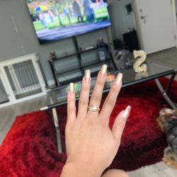 Q Nails - The shape is nice, a couple of the nails are a little lumpy but overall fast and good looking nails