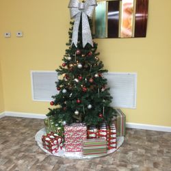 Christmas tree in lobby-2016