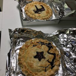 Freshly baked blueberry pie made to order. Really amazing. Freshly baked blueberry pie made to order. Really amazing.