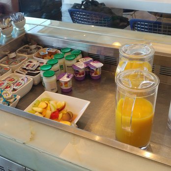 British Airways lounge - Some of the food at the BA lounge in BRU - Airport Lounges Near Me - Zaventem, VBR British Airways lounge - Some of the food at the BA lounge in BRU - Airport Lounges Near Me - Zaventem, VBR