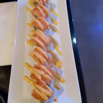Crazy Tuna - Salmon delight signature roll - Japanese Near Me - Chandler, Arizona
