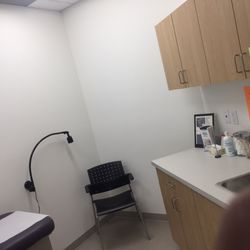Canway Medical Centre - Medical room from the door looking in