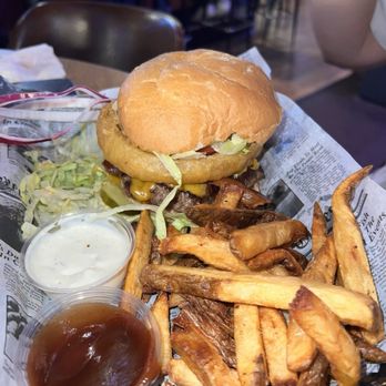 Mink River Basin - Western Burger* - Sports Bars Near Me - Ellison Bay, Wisconsin