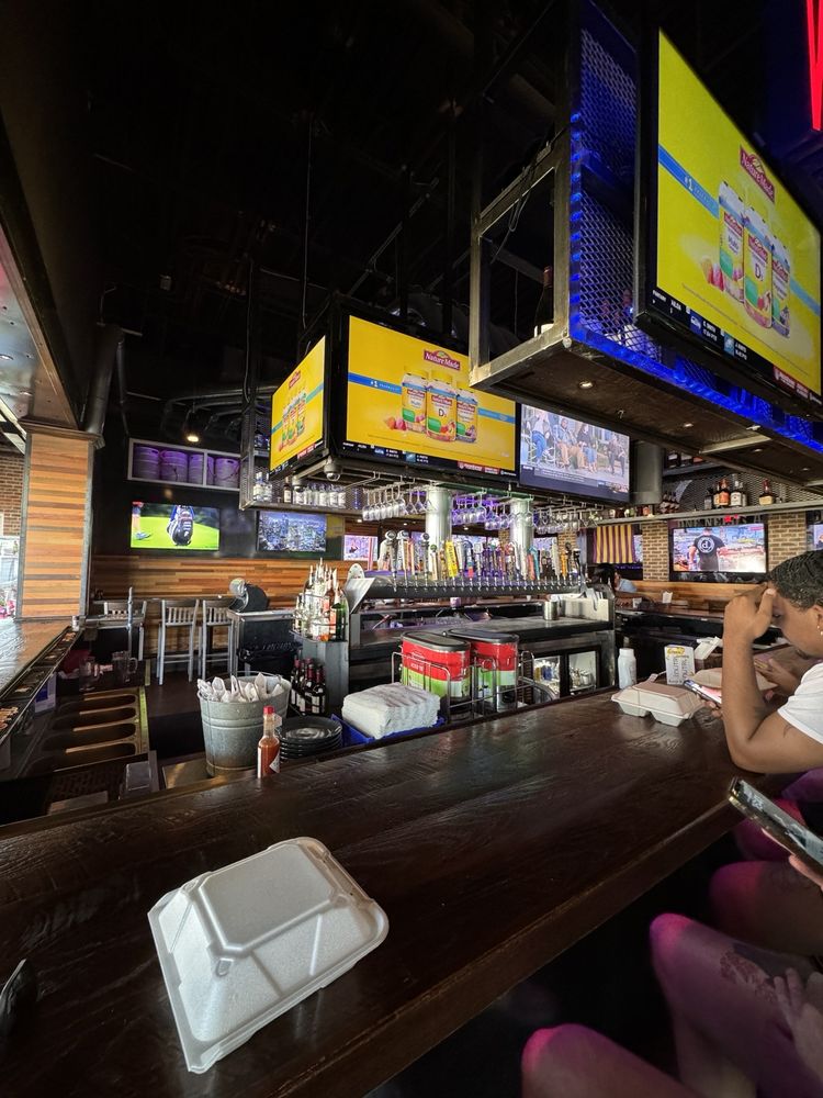 Walk-On's Sports Bistreaux - Alexandria Restaurant