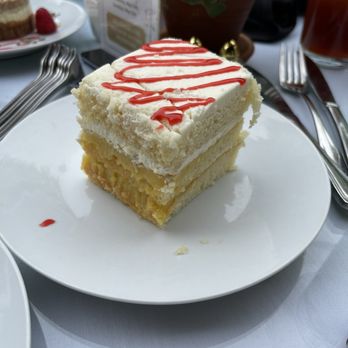 Restaurant Degolyer - Lemon cake - New American Near Me - Dallas, Texas Restaurant Degolyer - Lemon cake - New American Near Me - Dallas, Texas