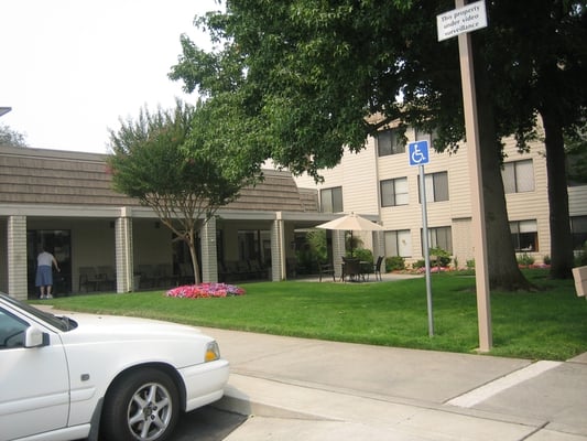 CAMPUS COMMONS SENIOR LIVING - Updated August 2024 - 15 Photos & 10 ...