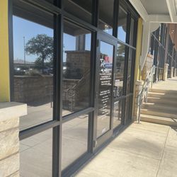 HealthTexas Primary Care Doctors - Stone Oak Clinic - Front door. No handicap button for the door.