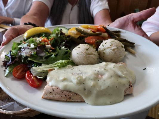 La Roche à Veillon resto/théâtre by null