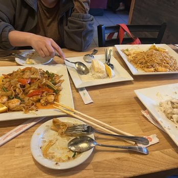 Thai Spice - Drunken noodle , pad Thai , fried rice , sticky rice , fried calamari . - Thai Near Me - Independence, Missouri