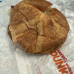 Dunkin' - Black pepper bacon sandwich