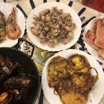 Bar Jai-Ca - Grilled prawns (1/2), fried tiny squid, aubergine, cocoa bread and marinara mussels. ~€30 with 2 drinks - Tapas Bars Near Me - Barcelona, B