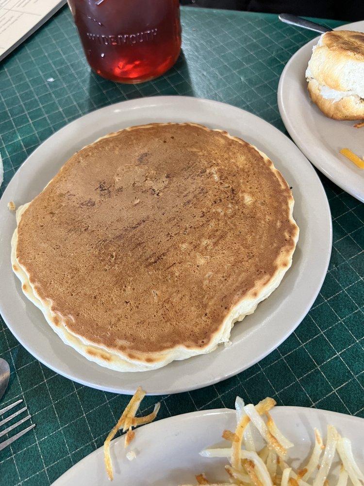 THE LOCAL FORK Updated August 2024 10 Photos 899 E Lennon Dr