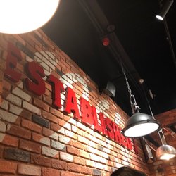 TGI Fridays - Bar decoration