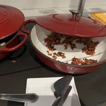 Montreal Marriott Chateau Champlain - Empty food in M Lounge - Hotels Near Me - Montreal, Quebec