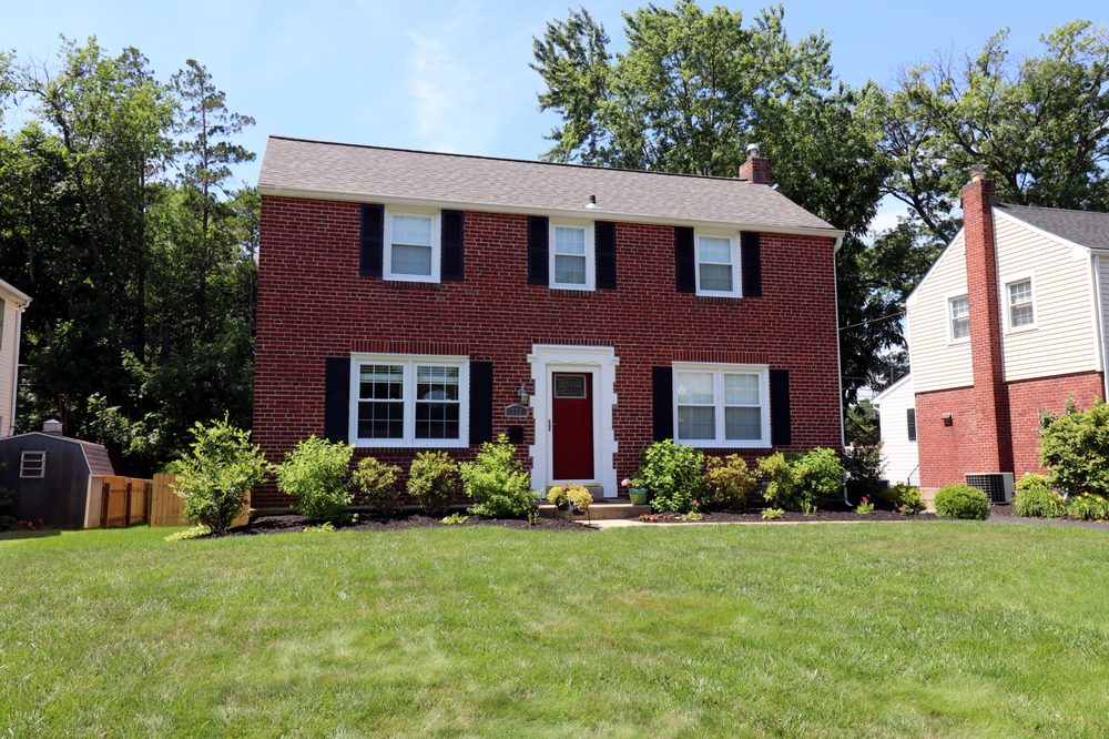 LISA LIACOURAS COMPASS REALTY Updated July 2024 6 E Montgomery