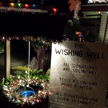 Ing Christmas Display - Wishing well. ..proceeds go to charity. .. - Arts & Entertainment Near Me - Honolulu, Hawaii