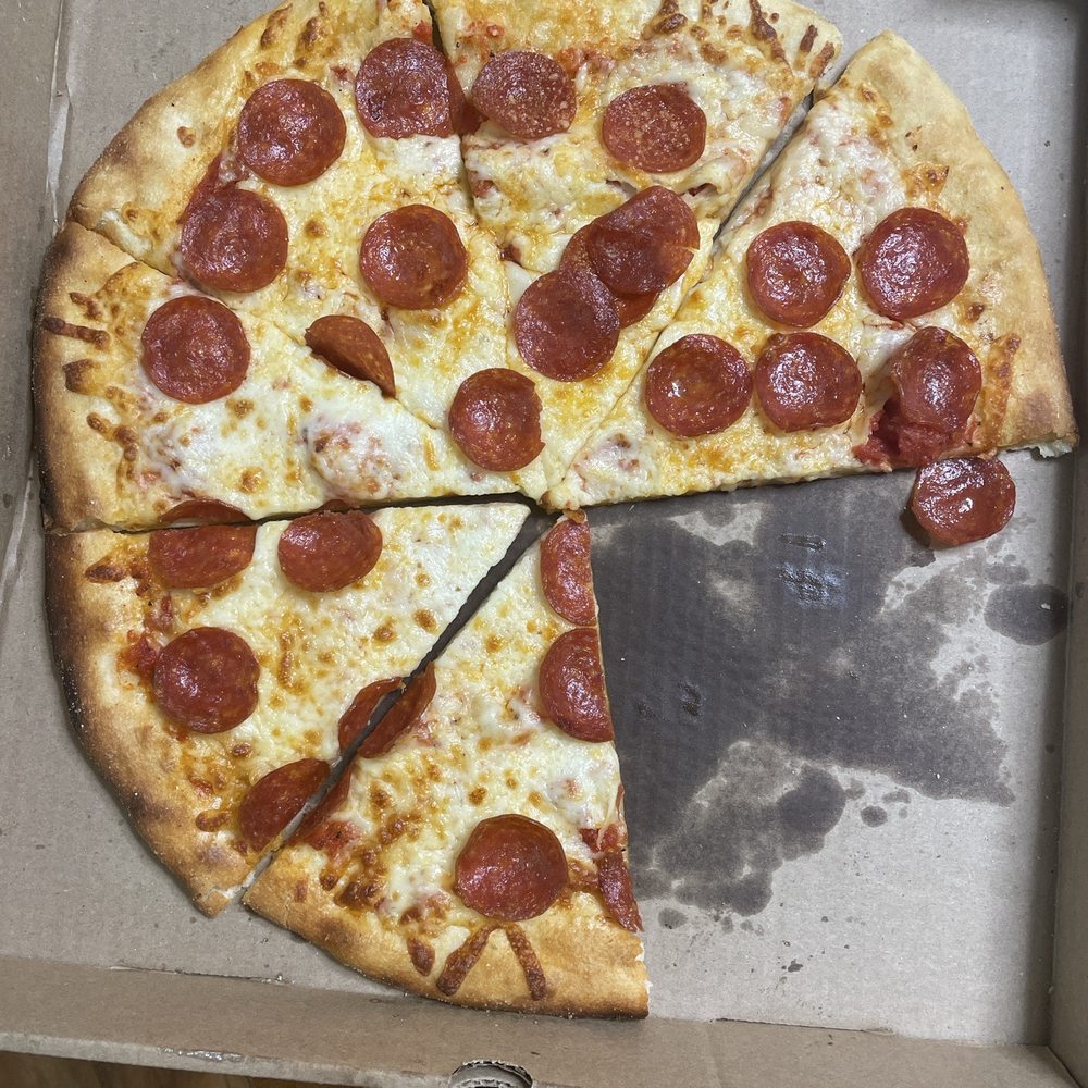 Treehouse Tavern - Very greasy, very thick, very cheesy, all making it severely undercooked other than crust - Bars Near Me - Bent Mountain, Virginia