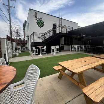 Hoppin' Charlotte - Outdoor - Beer Bar Near Me - Charlotte, North Carolina