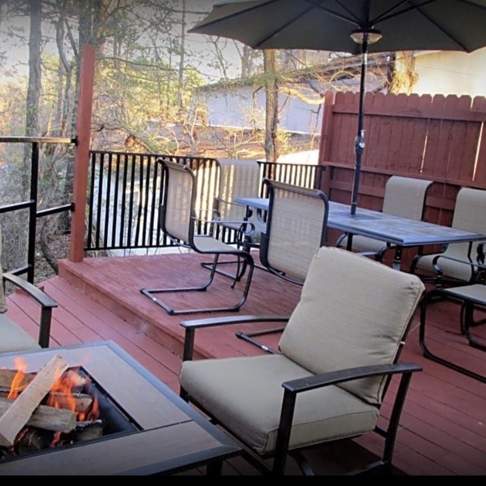 Brydan Suites - Backside longing - Hotels Near Me - Eureka Springs, Arkansas
