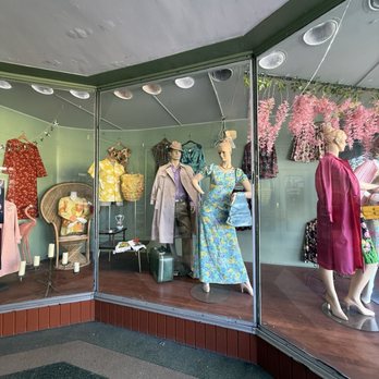 Flamingo Vintage - Super cute windows! - Used, Vintage & Consignment Near Me - Detroit, Michigan Flamingo Vintage - Super cute windows! - Used, Vintage & Consignment Near Me - Detroit, Michigan
