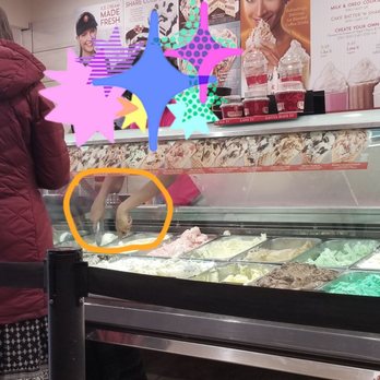 Cold Stone Creamery - Scoping ice cream with bare hands (no gloves) - Ice Cream & Frozen Yogurt Near Me - Ann Arbor, Michigan
