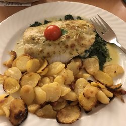 Krichel Premium-Fisch - Fischfilet auf Spinat mit Bratkartoffeln