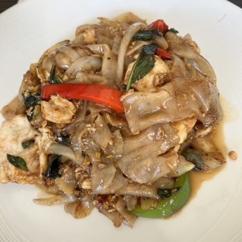Chill D Taste Thai - Chicken Drunken Noodles - Lunch Special - Thai Near Me - Flushing, New York Chill D Taste Thai - Chicken Drunken Noodles - Lunch Special - Thai Near Me - Flushing, New York
