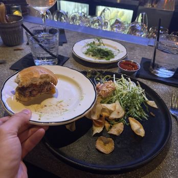 Park Tavern - Spicy Ahi Tuna Tartare & burger Sliders - New American Near Me - Delray Beach, Florida