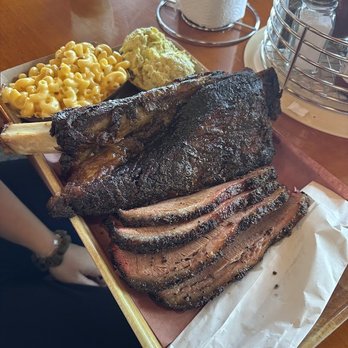 Pinkerton’s Barbeque - Upper Kirby - Beef rib, brisket, mac, potato salad - Barbeque Near Me - Houston, Texas Pinkerton’s Barbeque - Upper Kirby - Beef rib, brisket, mac, potato salad - Barbeque Near Me - Houston, Texas