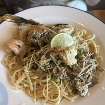 Captain Craig's Restaurant - Seafood Near Me - Tavernier, Florida