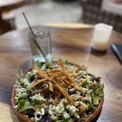 El Puesto Cocina & Lounge - Ensalada El Puesto Con Pollo