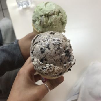Baskin-Robbins - Pistachio and cookies n cream - Ice Cream & Frozen Yogurt Near Me - Fairfield, California