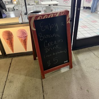 Besties Treats & More - Ice Cream & Frozen Yogurt Near Me - Tehachapi, California Besties Treats & More - Ice Cream & Frozen Yogurt Near Me - Tehachapi, California