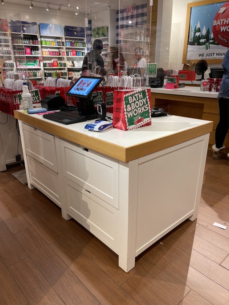 BATH & BODY WORKS Updated July 2024 6170 W Grand Ave, Gurnee