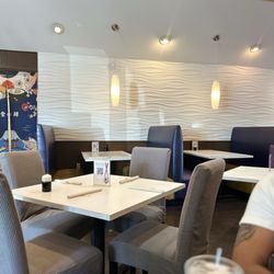 Kohana Sushi & Ramen - Inside