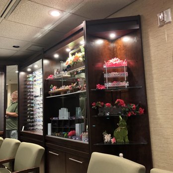 Honolulu Eye Clinic - Cute decor by eyeglasses - Optometrists Near Me - Honolulu, Hawaii Honolulu Eye Clinic - Cute decor by eyeglasses - Optometrists Near Me - Honolulu, Hawaii