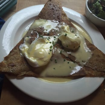 Le Billig - Salmon and spinach eggs Benedict - Creperies Near Me - Quebec City, Quebec