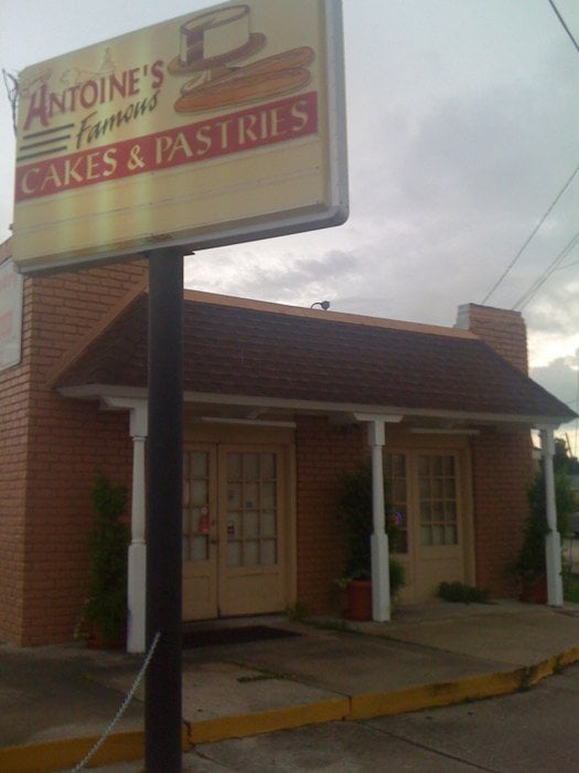 Antoine's Famous Cakes & Pastries, Gretna Roadtrippers