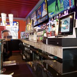 Shooters 5-7 Bar & Grill