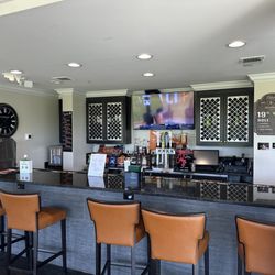 Green Meadow Country Club - Bar area
