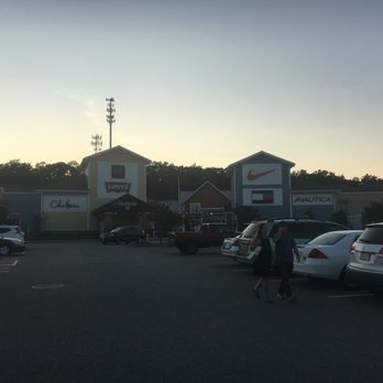 Merrimack Premium Outlets - Outlet Stores Near Me - Merrimack, New Hampshire