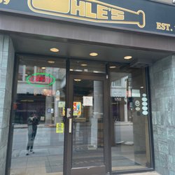 Uhle's Tobacco - Uhles entrance