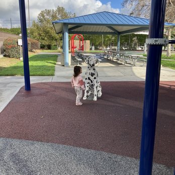 Robert E Lundigan Park - Parks Near Me - Burbank, California
