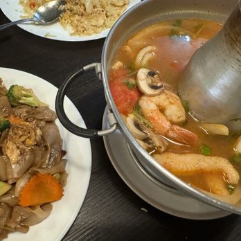 Kings 9 Thai Cuisine - Pad se eew and Tom yum soup - Thai Near Me - Corona, California